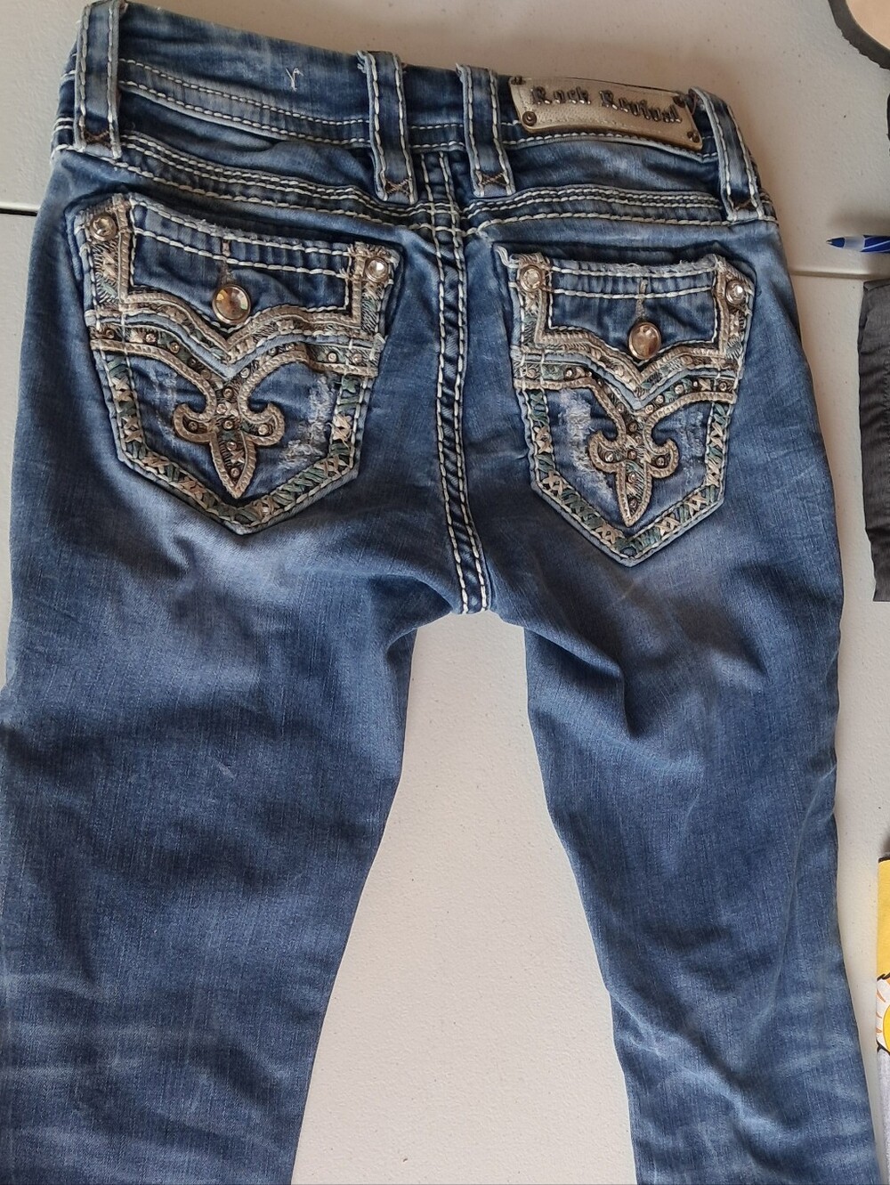 (109) Size 24 Rock Revival Cropped Skinny Jeans